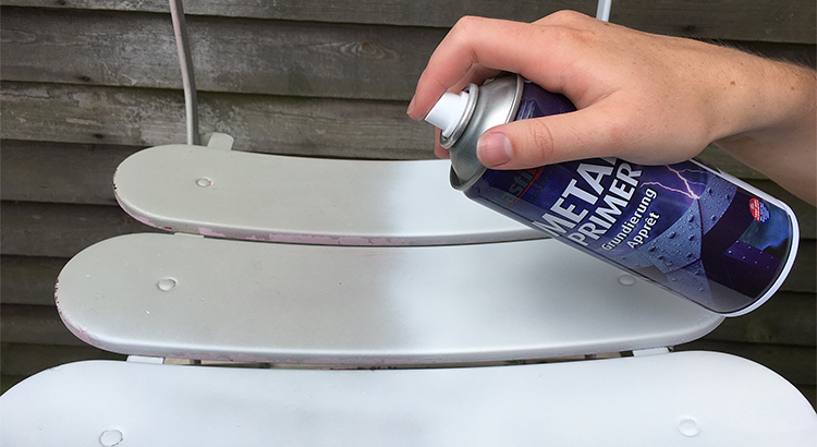 4 - Priming with PlastiKote Metal Primer